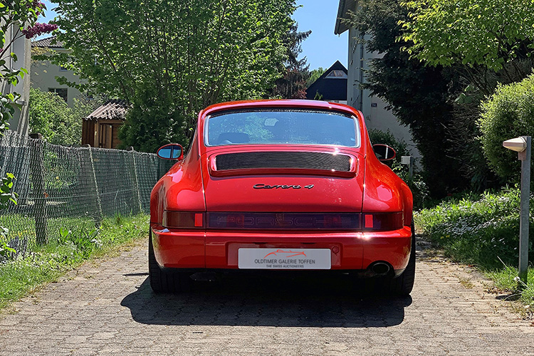 Porsche 911 Carrera 4_02